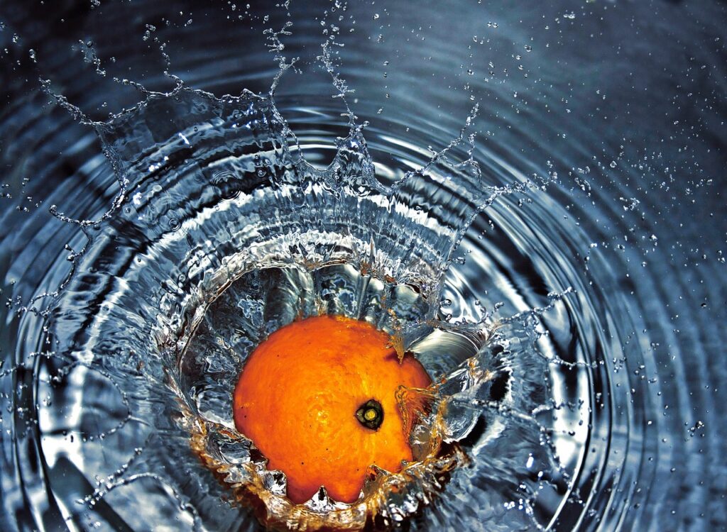 orange, falling, water-165040.jpg